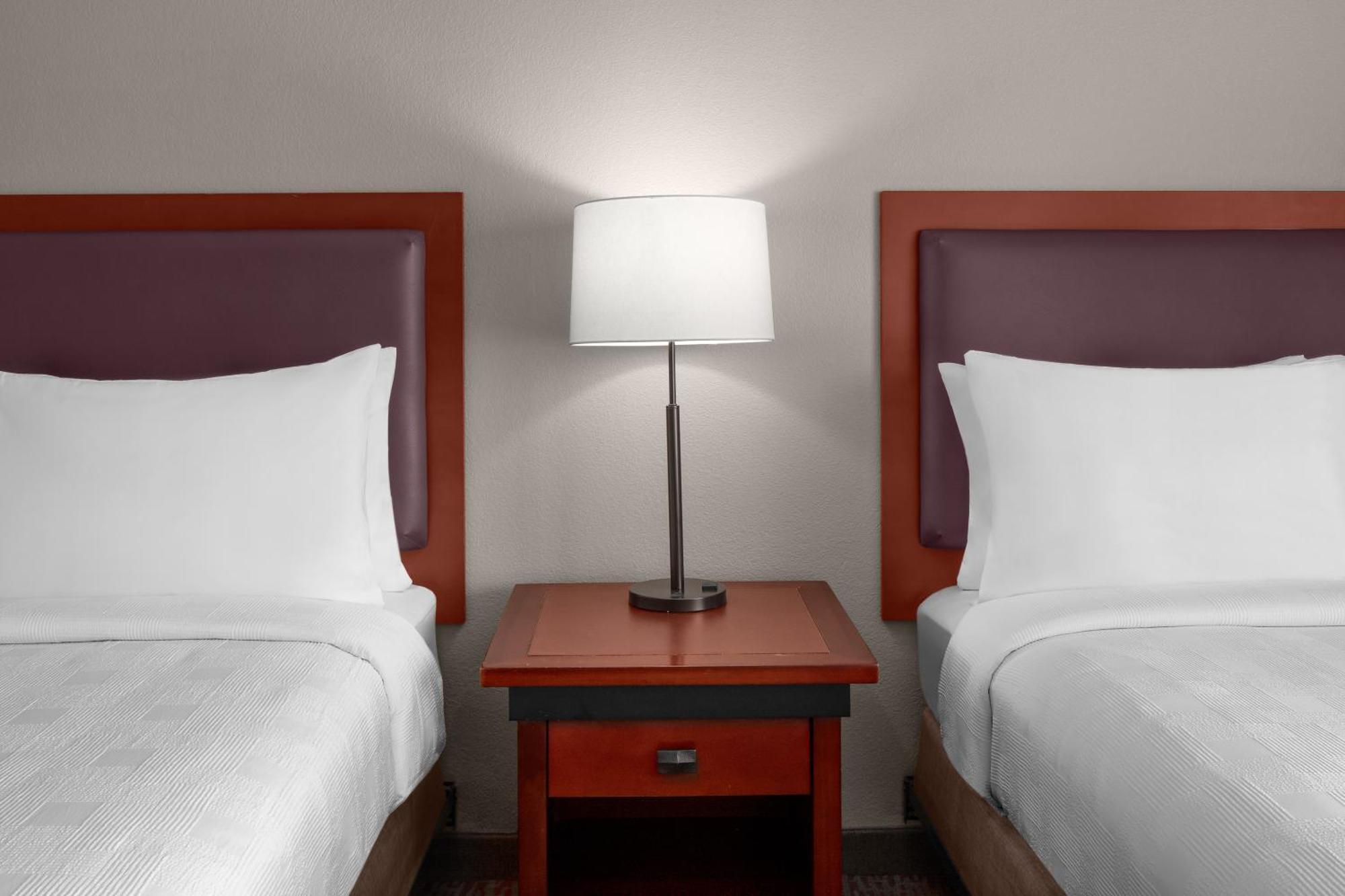 Larkspur Landing Extended 3* Renton