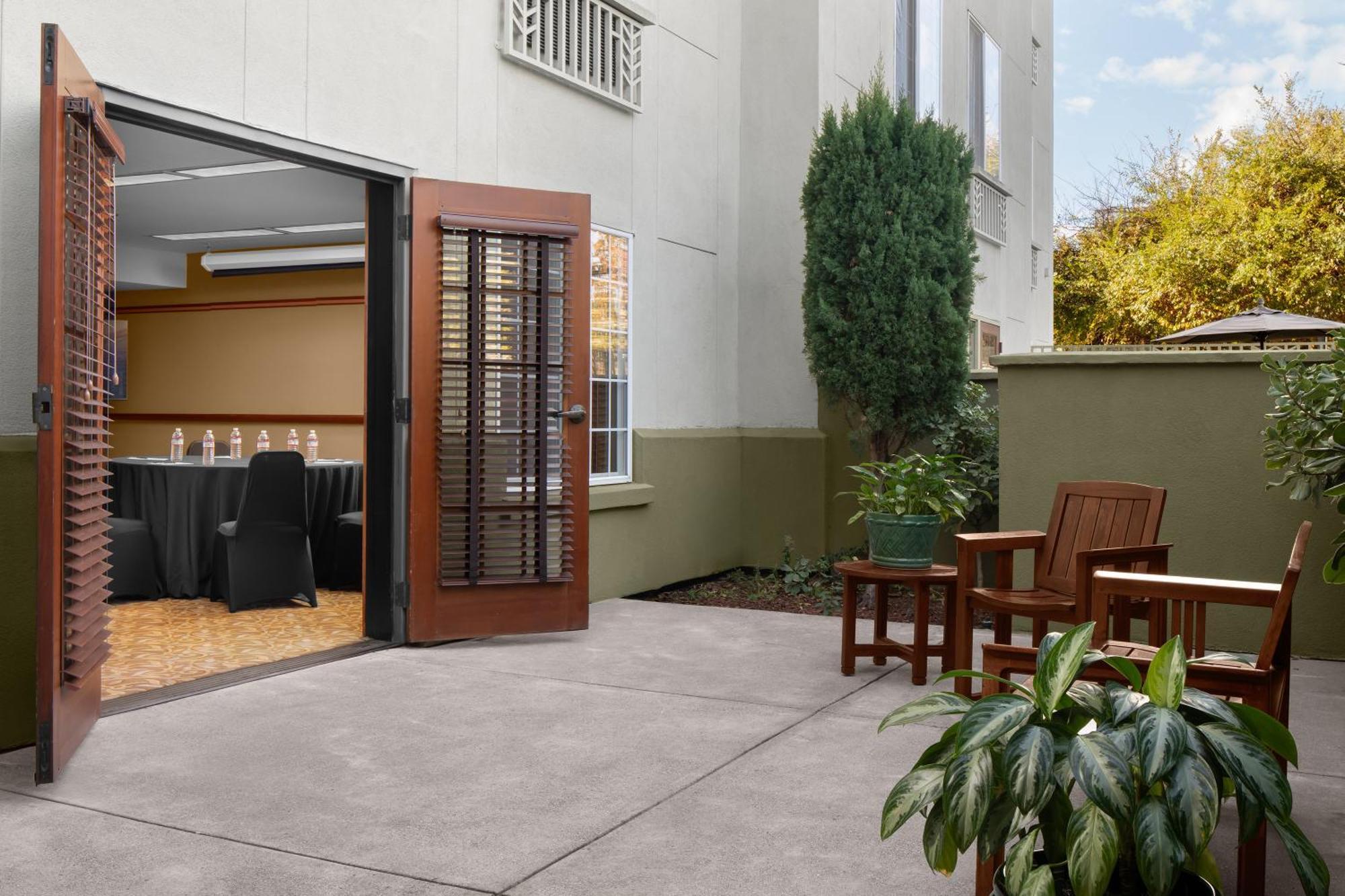 Larkspur Landing Extended Renton