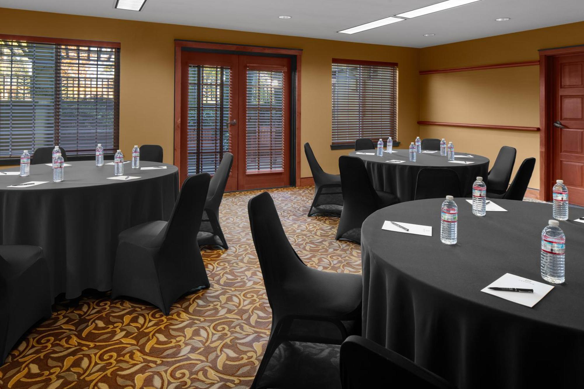 Hotel Larkspur Landing Extended Renton